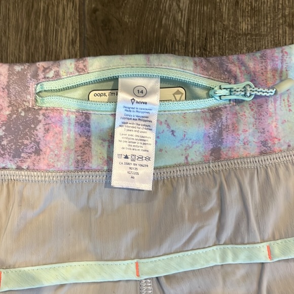 Ivivva grey shorts with patterned waistband - Picture 3 of 5